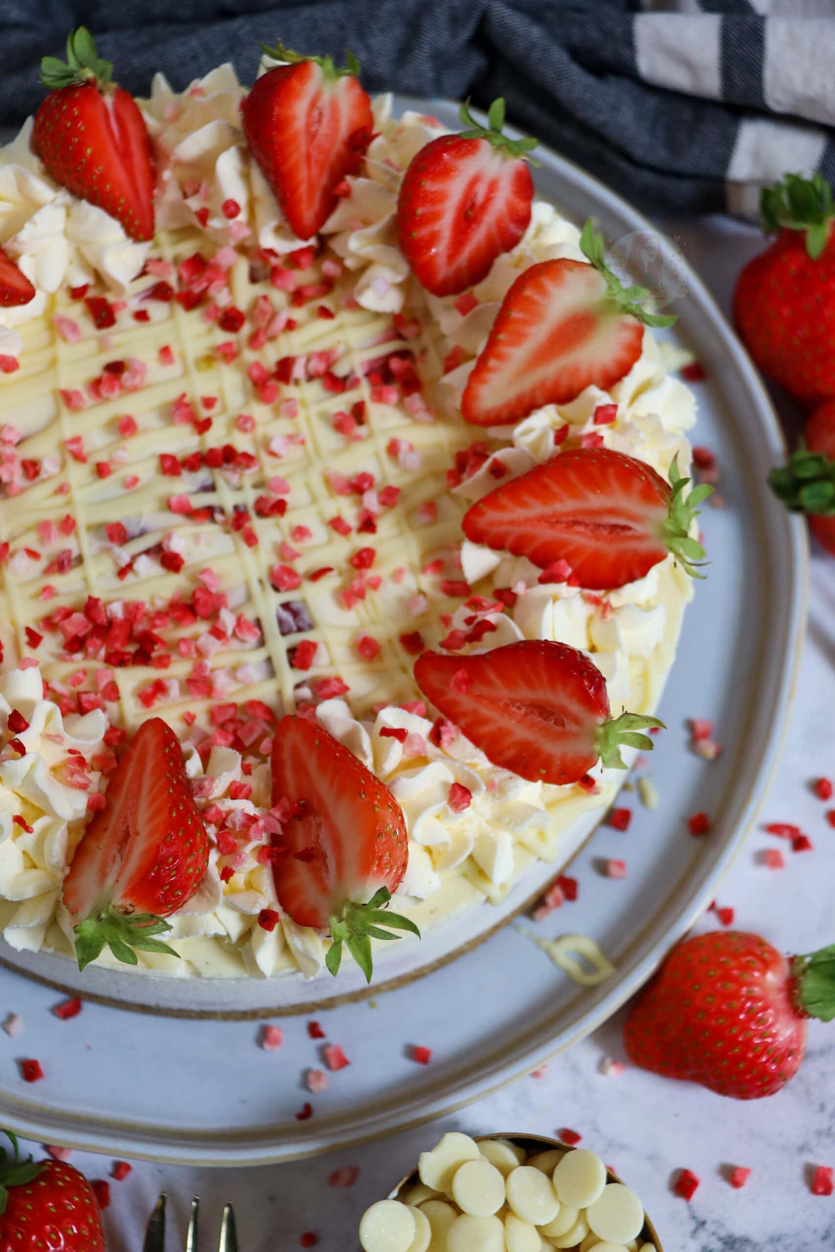 Cheesecake aux fraises et chocolat blanc sans cuisson !