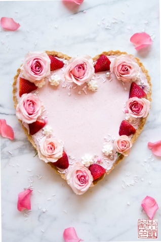 Gâteau mousse aux fraises rôties